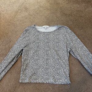 Super cute white and black cheetah print long sleeve cropped top